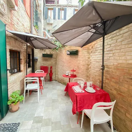 Frühstückspension Rigoletto Charm 4*