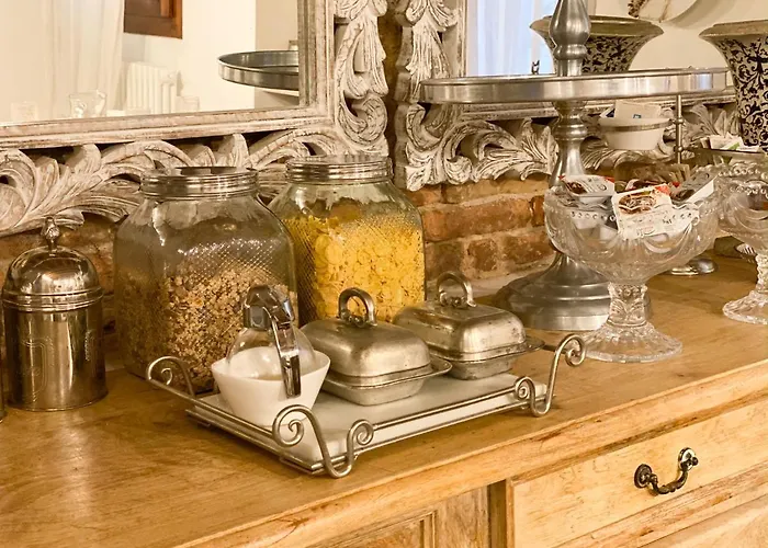 לינה וארוחת בוקר Rigoletto Charm 4*